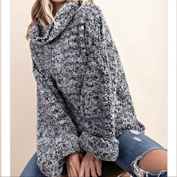 Sweaters - New Fluffy fuzzy teddy balloon bell sleeve sweater